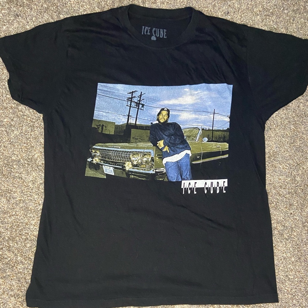 Graphic tee